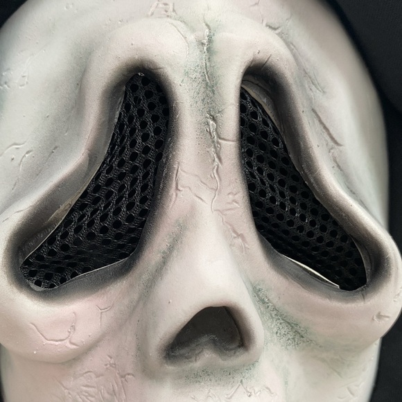 Scream White Ghost Face Halloween Mask and Hood - Picture 5 of 8